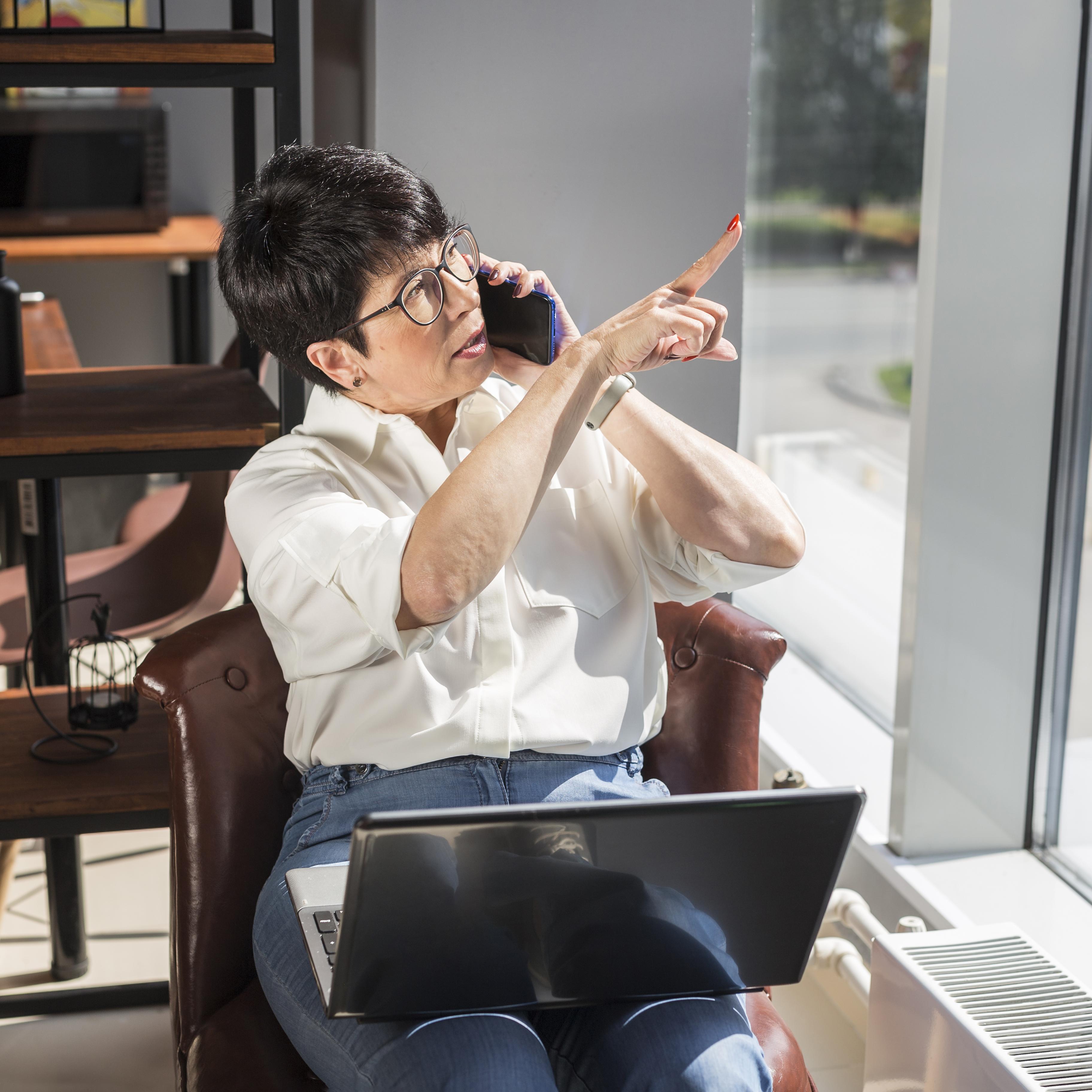 Presentation asset pack example with multiple 3D angles and variations